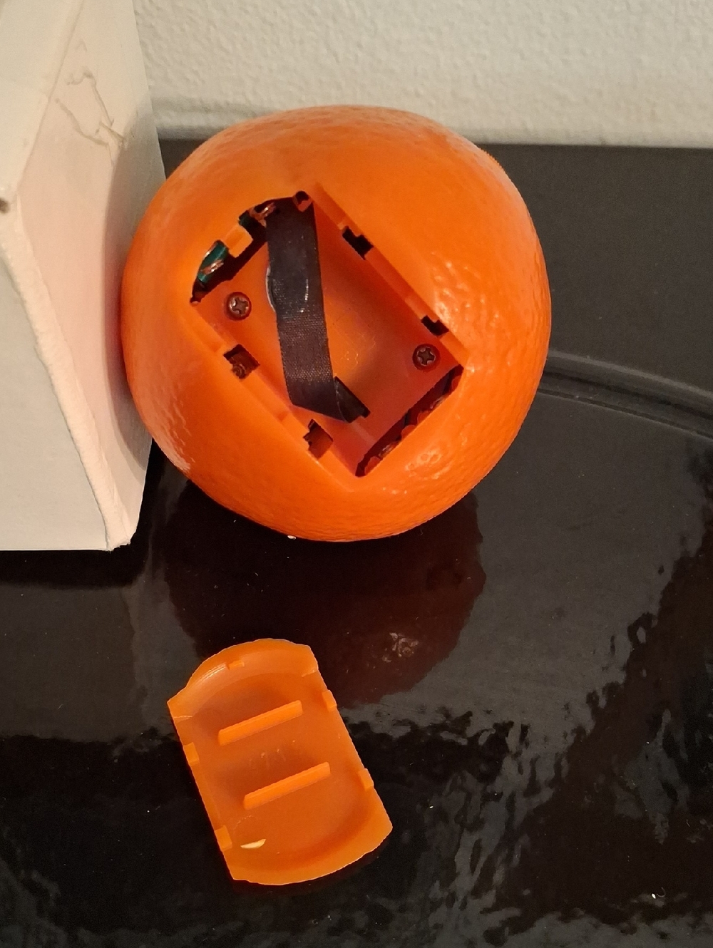 Vintage Tropicana Orange Shape AM/FM Radio WORKS New Unused - Picture 3 of 4